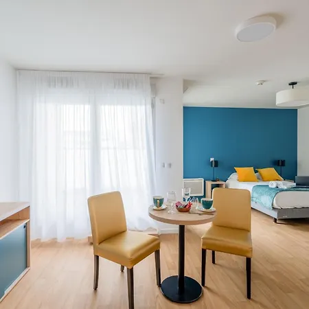 Zenitude Hotel-residences - Les Capucins 3* 兰斯